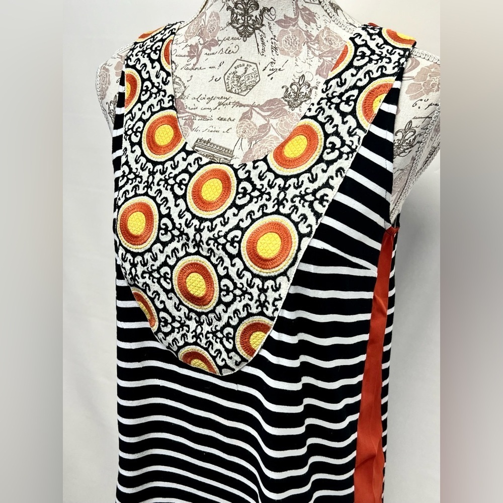 🛍️THML  Black, white and orange graphic print tank size S.‎